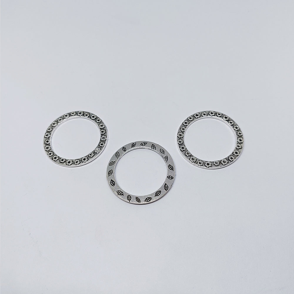 Pewter Aro Flores y Hojas 32mm 637/2 – Envejecido