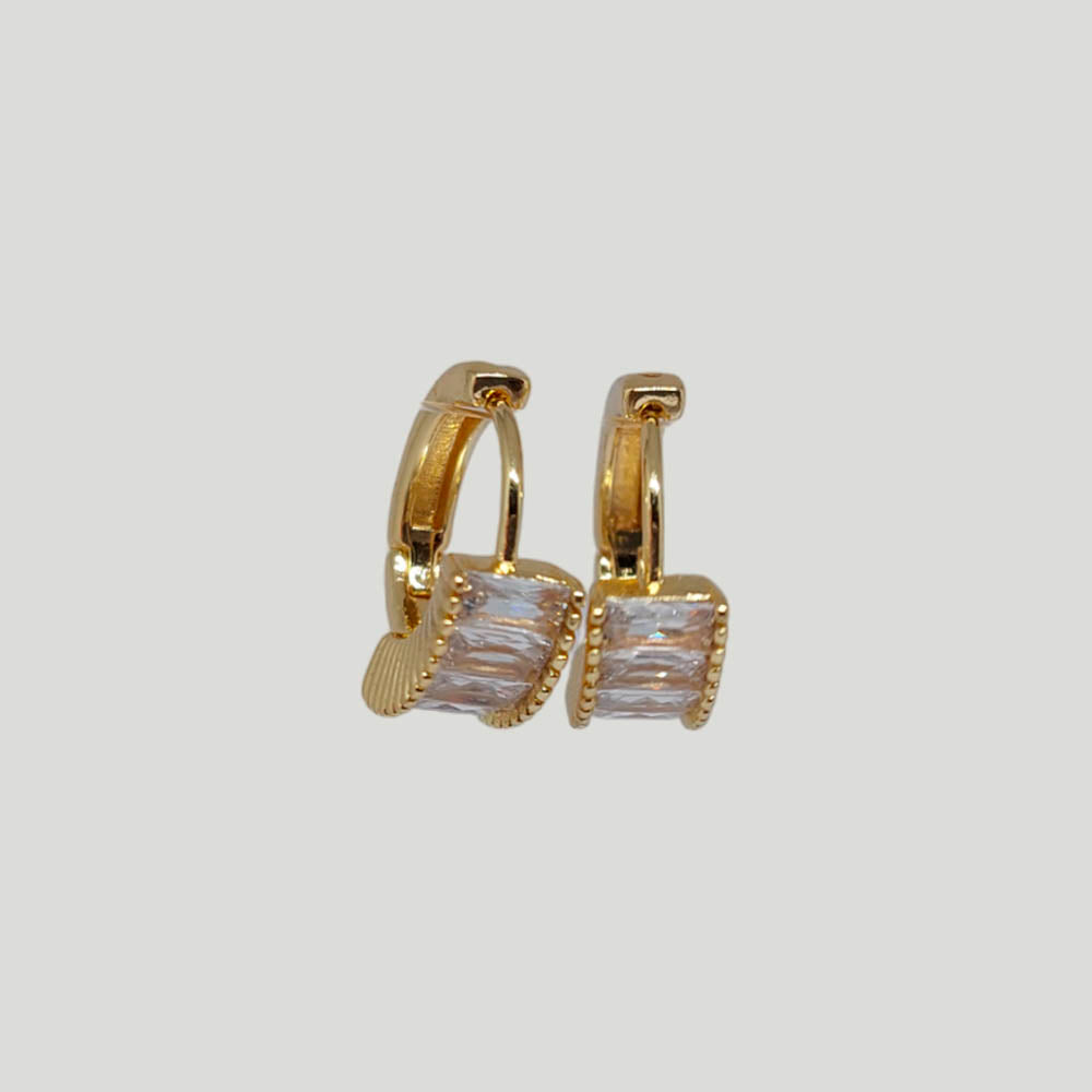Argolla Huggie Arete Baño Oro Dorado con Circonita 17mm