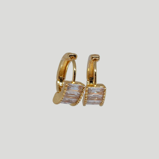 Argolla Huggie Arete Baño Oro Dorado con Circonita 17mm