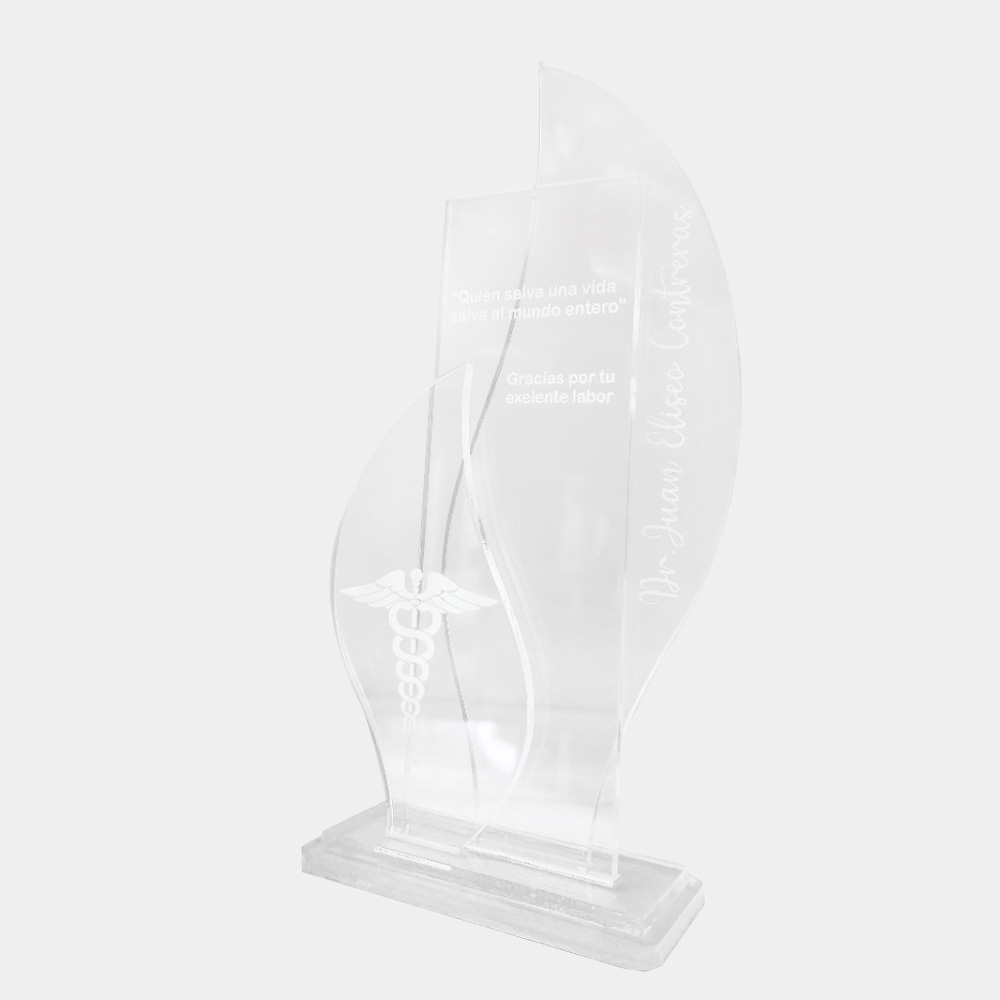 TROFEO ACRILICO TRANSPARENTE GRABADO 3 24.3*12.5CM *5MM