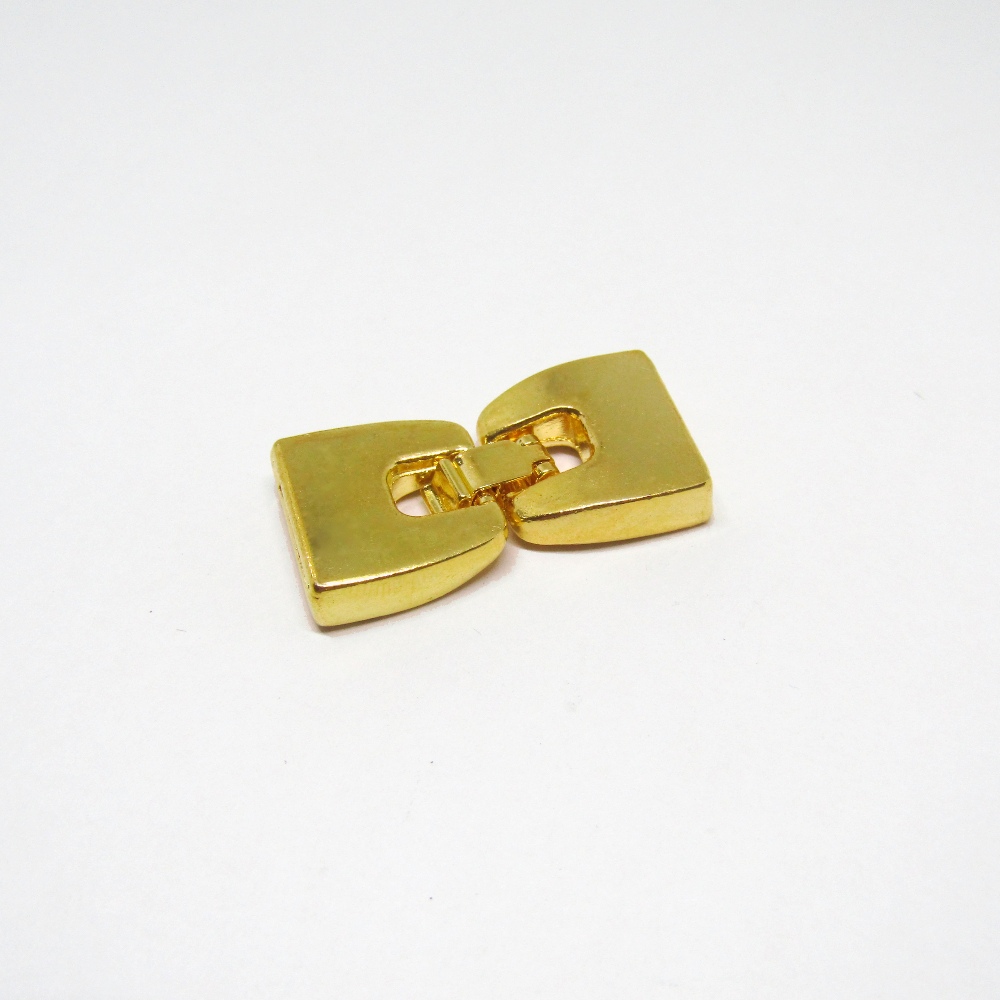 BROCHE SAMAK PARA CUERO 7*2MM PLANO DORADO 31*17MM
