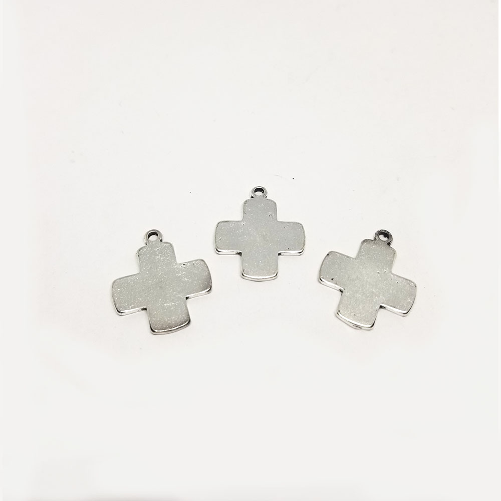 PEWTER CRUZ 22*19MM 76050