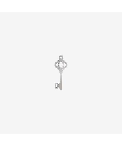 DIJE ACERO LLAVE DECORADA PLATEADO 25*9MM *1MM 1 ARGOLLA